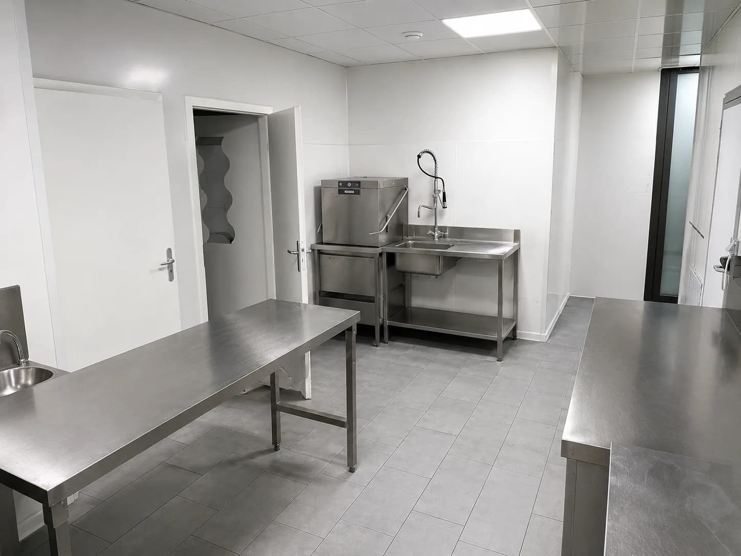 Washing facilities in the Kembs professional kitchen